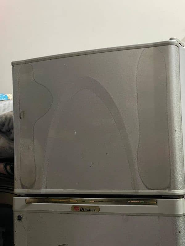 Dawlance Medium Size Fridge 10