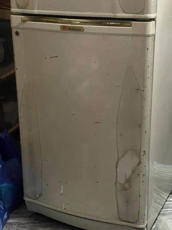 Dawlance Medium Size Fridge 11