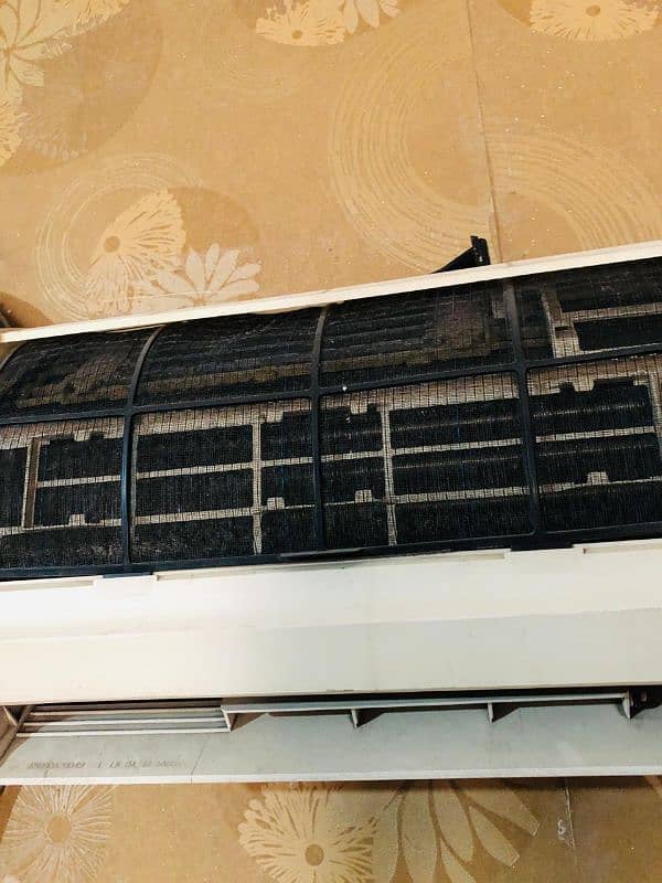 1.5 ton AC good condition 3