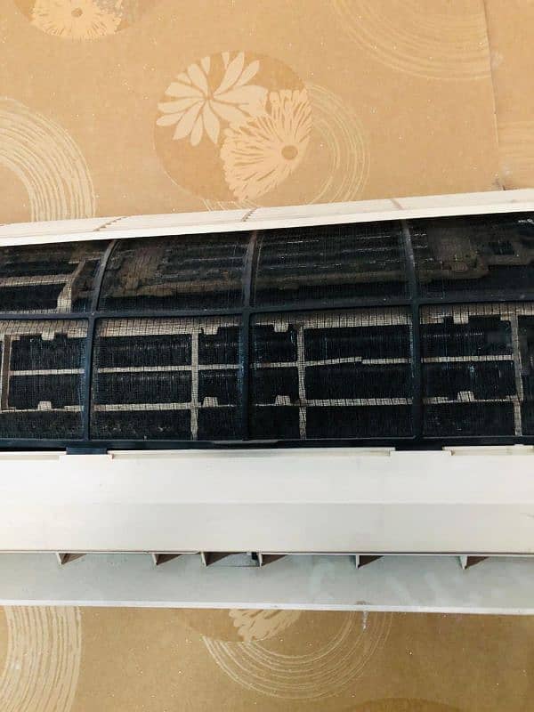 1.5 ton AC good condition 4