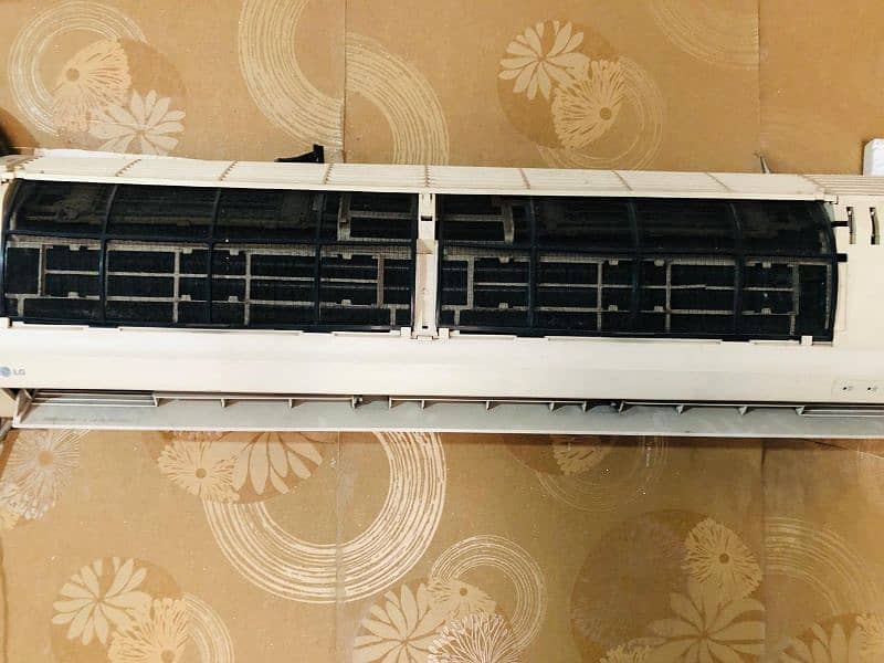 1.5 ton AC good condition 5