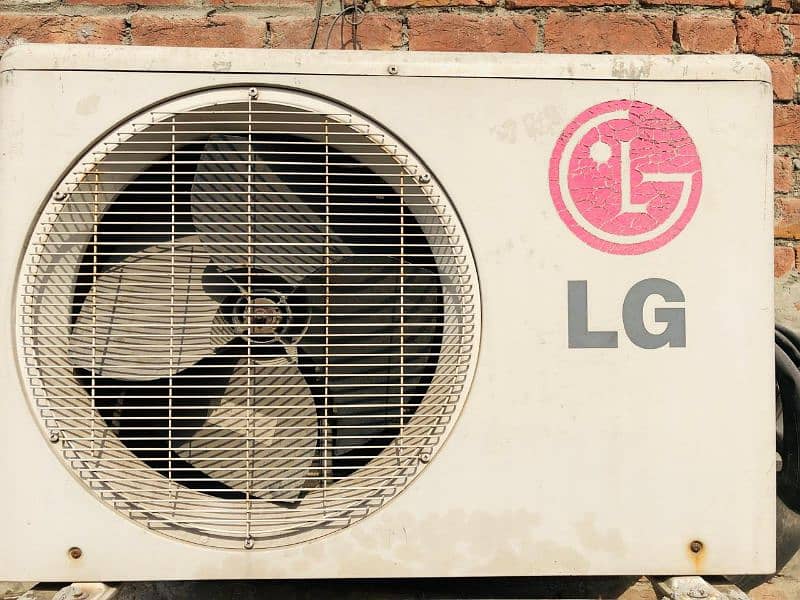 1.5 ton AC good condition 7