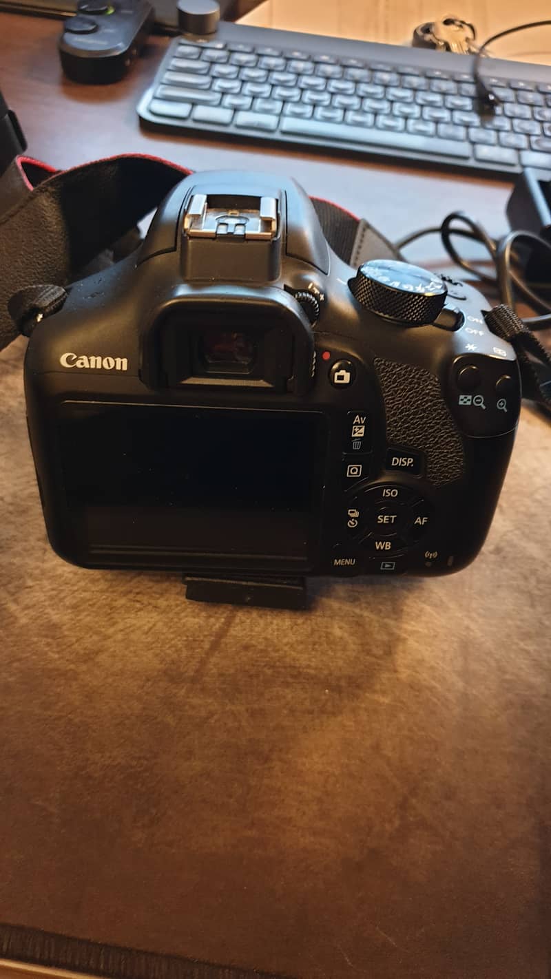 Canon 1300D in a very excellent condition 10/10 bought it from dubai 2