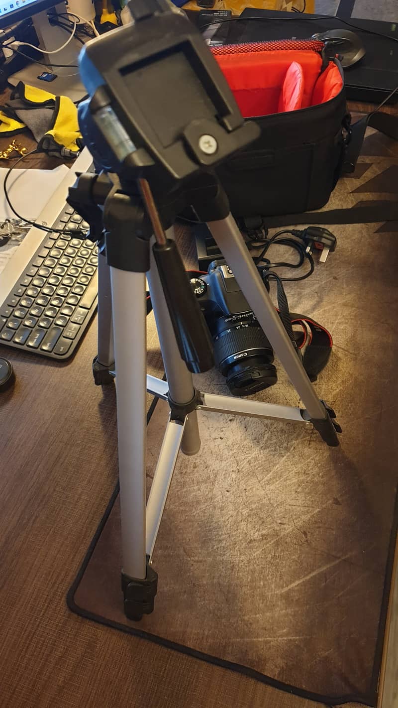 Canon 1300D in a very excellent condition 10/10 bought it from dubai 7