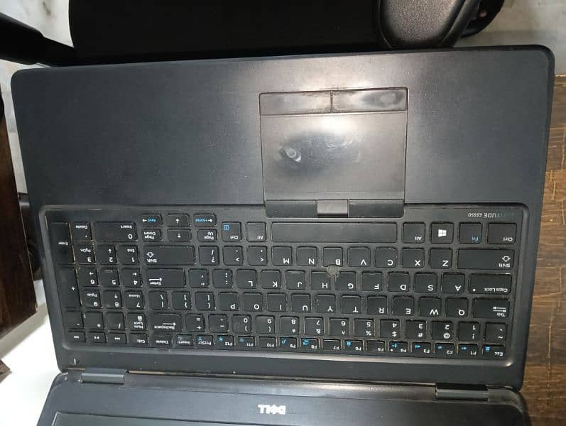 Dell Latitude e5550 3