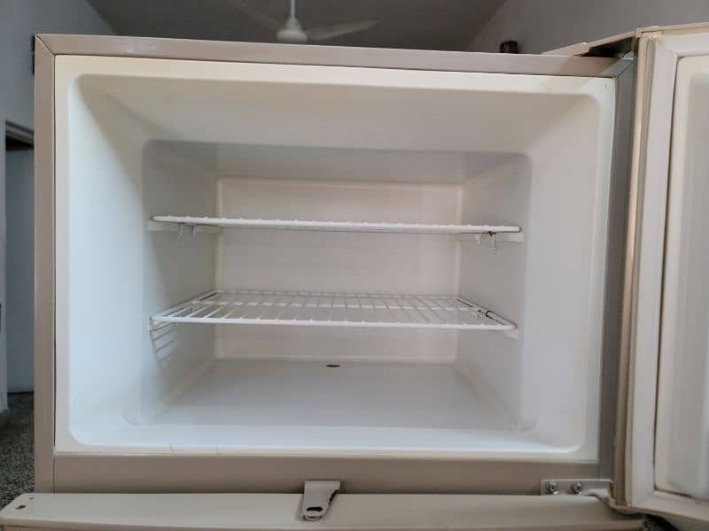 Haier refrigerator/fridge HRF-270 5
