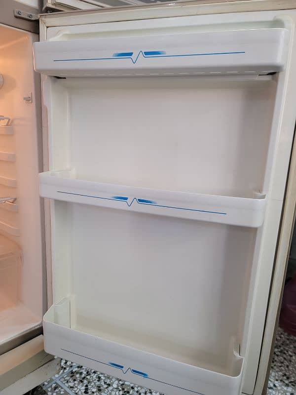 Haier refrigerator/fridge HRF-270 7