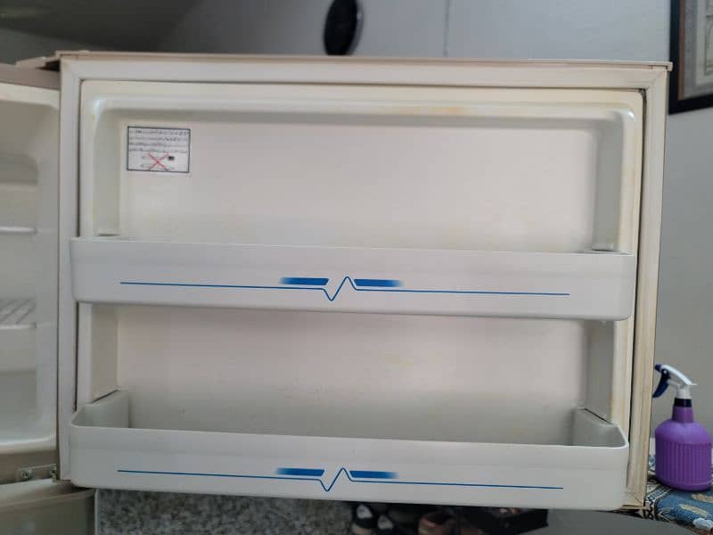 Haier refrigerator/fridge HRF-270 8