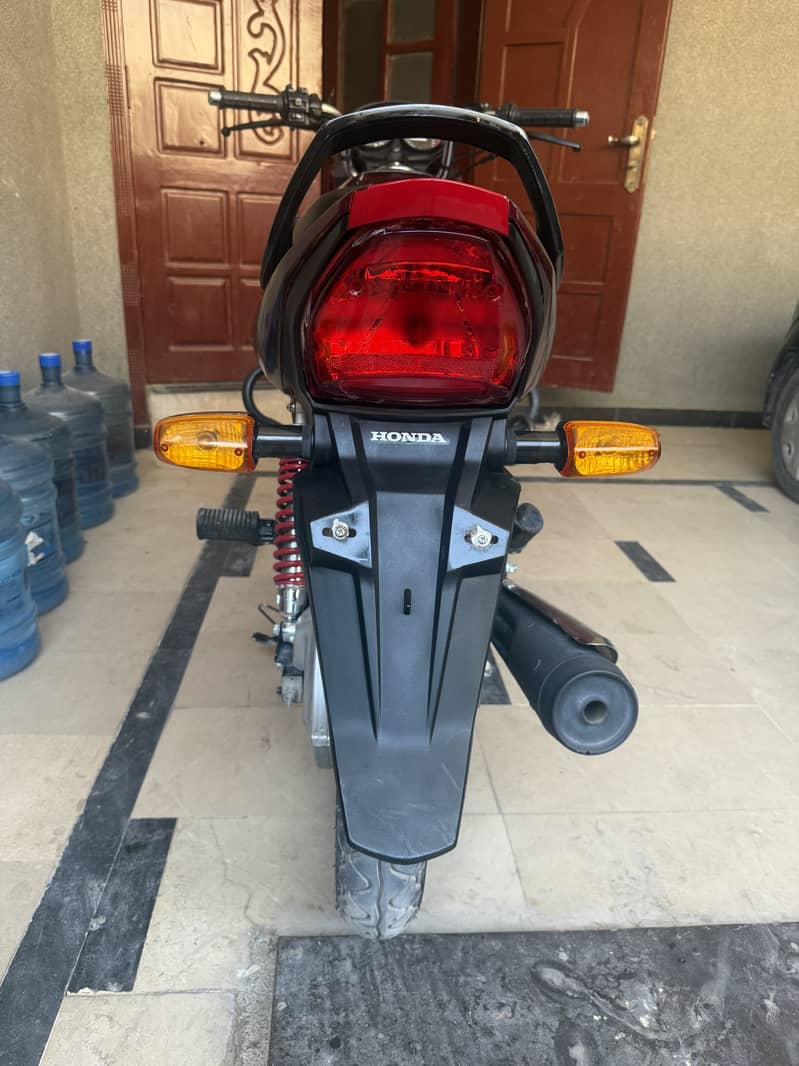 Honda CB 125F 2023 4