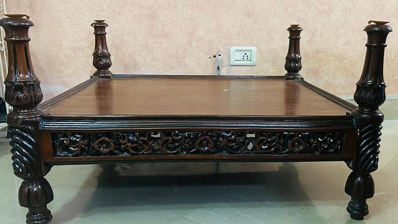 Chinoti Style Center Table with Glass Top 1