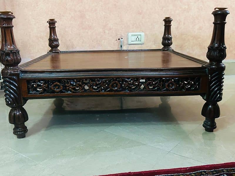 Chinoti Style Center Table with Glass Top 2