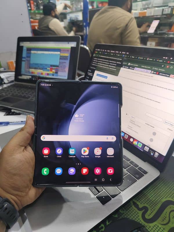 Samsung Fold 5 12/5125GB Factory Unlocked 0