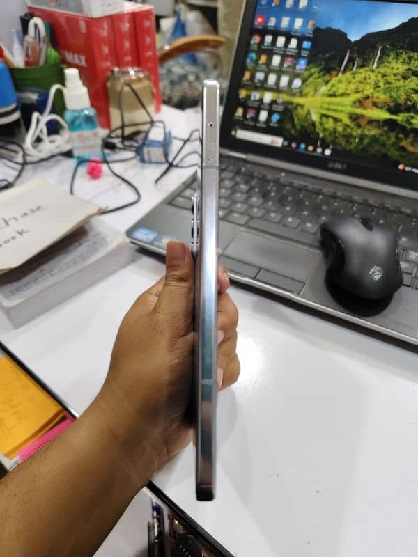 Samsung Fold 5 12/5125GB Factory Unlocked 2
