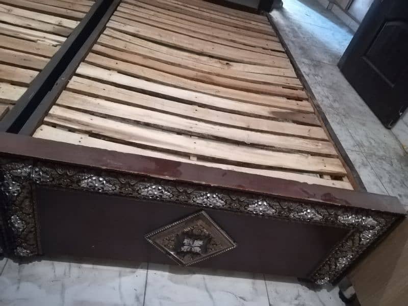 2 single bed in best condition 4