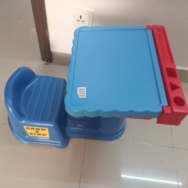 kids study table for sale 0