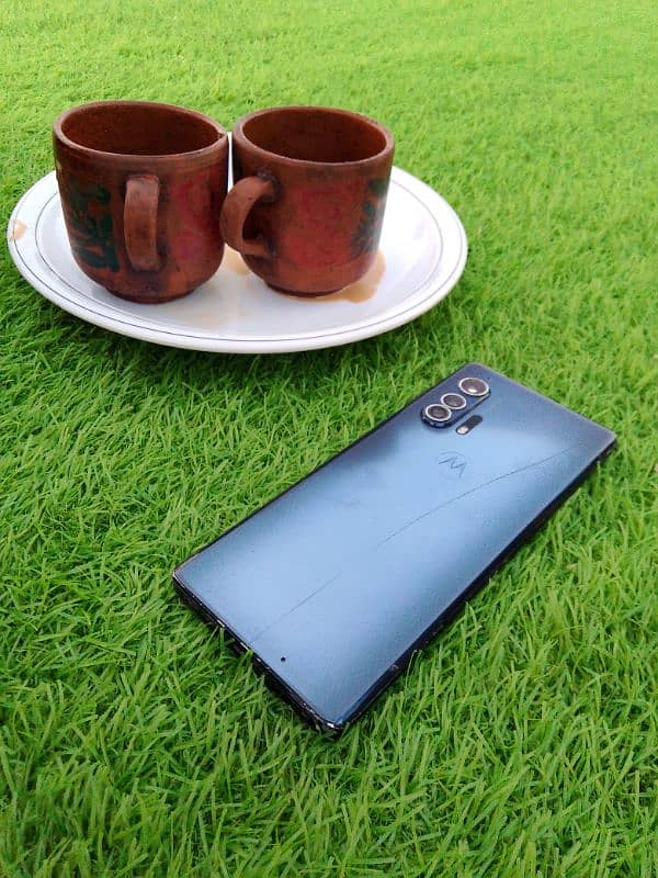 Moto Edge+ 12/256 logo pe ruka hy software ka masla hy urgent sale 2