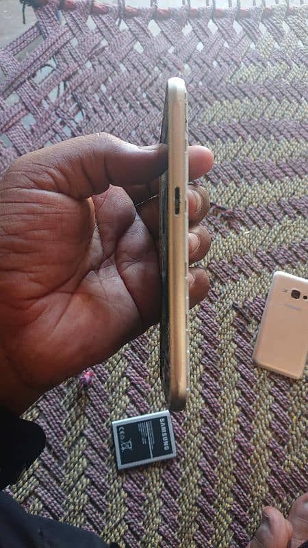 Samsung J1 2016 3