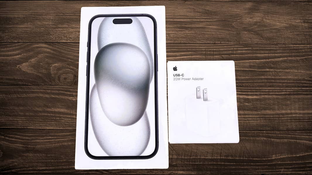 Apple iPhone 15 + Charger 0