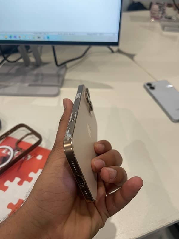 16 Pro Max with 100% Battery health 0