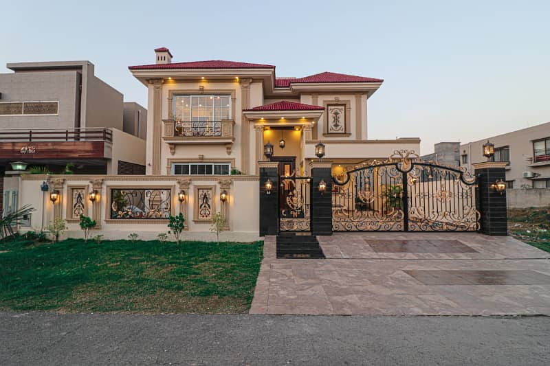 Spanish Designed Tasteful 1 Kanal House Is For Sell In Dha Lahore 0