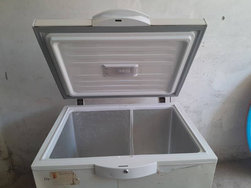 Dawlance chest defrezar Df300es urgently for sale . 1