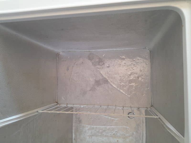 Dawlance chest defrezar Df300es urgently for sale . 2