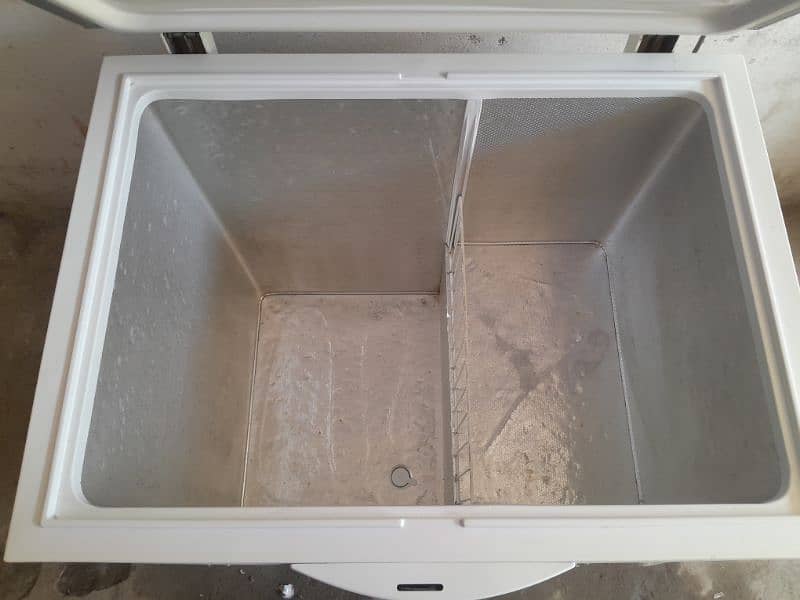 Dawlance chest defrezar Df300es urgently for sale . 3