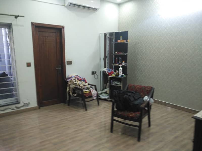 5 MARLA SLIGHTLY USED UPPER PORTION IS AVAILABLE FOR RENT ON TOP LOCATION OF WAPDA TOWN PHASE1 3
