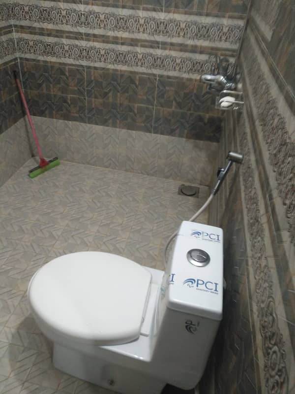 5 MARLA SLIGHTLY USED UPPER PORTION IS AVAILABLE FOR RENT ON TOP LOCATION OF WAPDA TOWN PHASE1 10