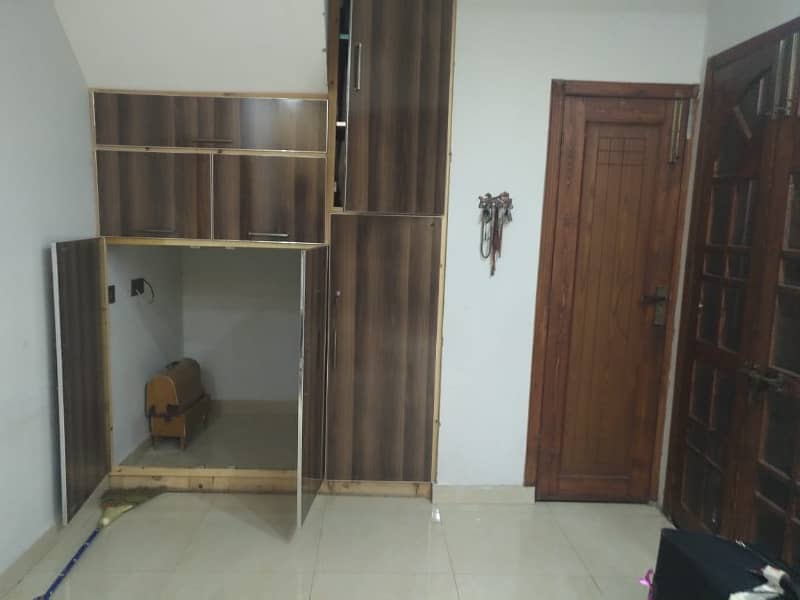 5 MARLA SLIGHTLY USED UPPER PORTION IS AVAILABLE FOR RENT ON TOP LOCATION OF WAPDA TOWN PHASE1 13