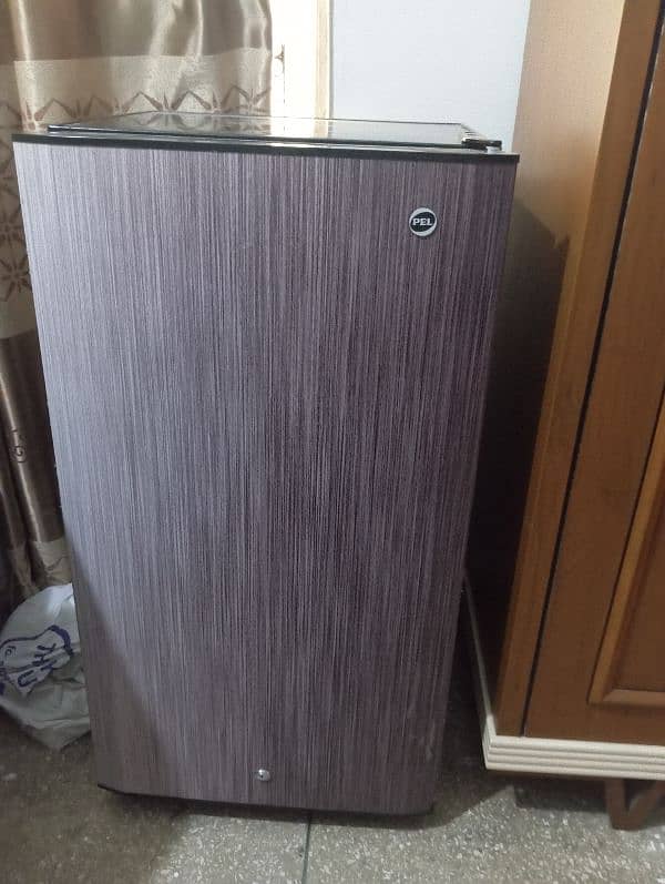 mini room fridge 0