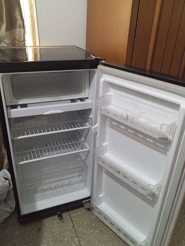 mini room fridge 1