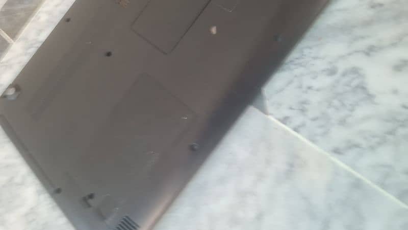 Lenovo 80SM Core i3 6th Gen Laptop – 1TB HDD, 4GB RAM, Excellent Cndn 4
