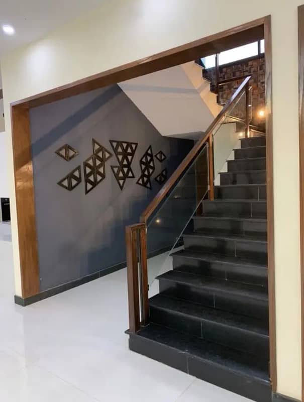 272 Square Yard Ready To Move Villa In Precinct-1 0.5 Km From Main Entrance A-One Construction Standard 5 Bed Drawing Dining Lounge 5
