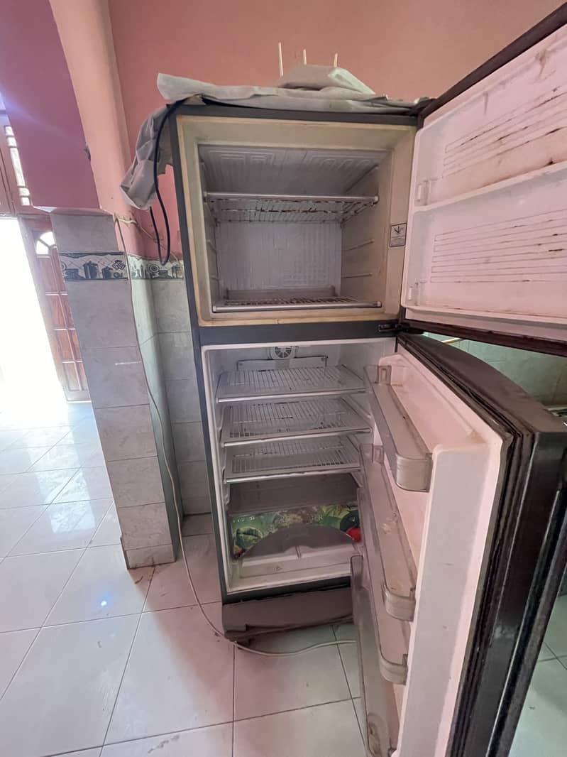 Dawlance Full size Refrigerator double door 3