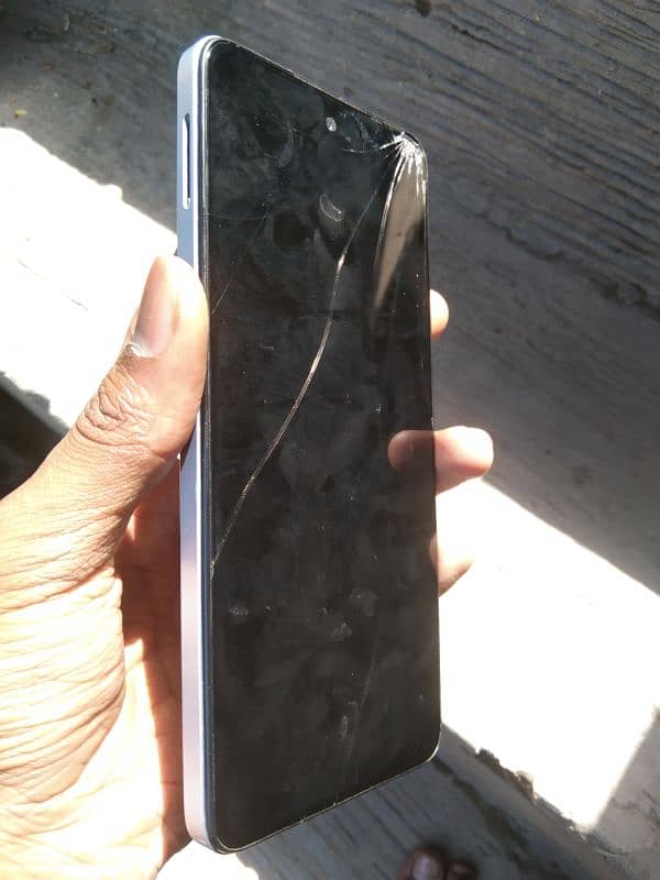 Tecno spark 20 bas grnaa ki waja sa phone on nhi ho rha 1