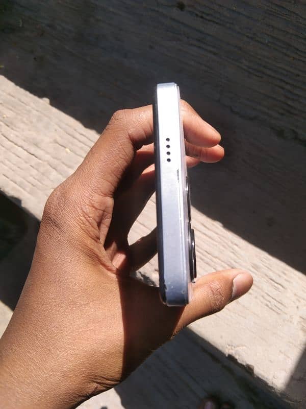 Tecno spark 20 bas grnaa ki waja sa phone on nhi ho rha 4