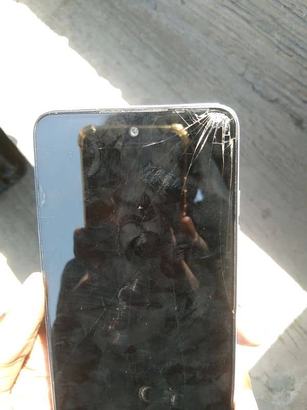 Tecno spark 20 bas grnaa ki waja sa phone on nhi ho rha 5