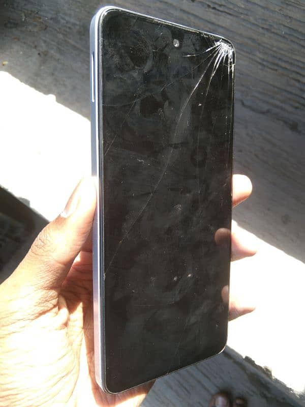 Tecno spark 20 bas grnaa ki waja sa phone on nhi ho rha 7
