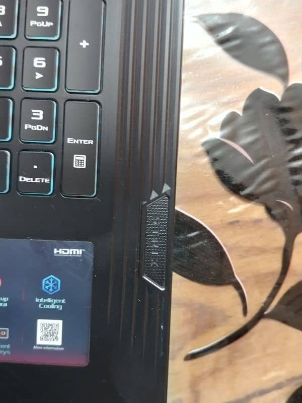 Asus ROG strix 17 i7 9th generation 16gb ram 1tb ssd GTX 1650 4gb card 10