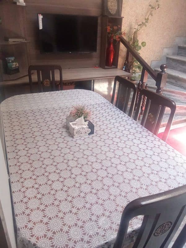 6 seater Dining table for sale 0