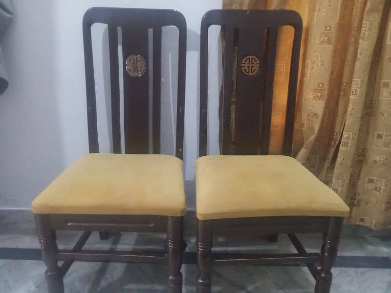 6 seater Dining table for sale 1