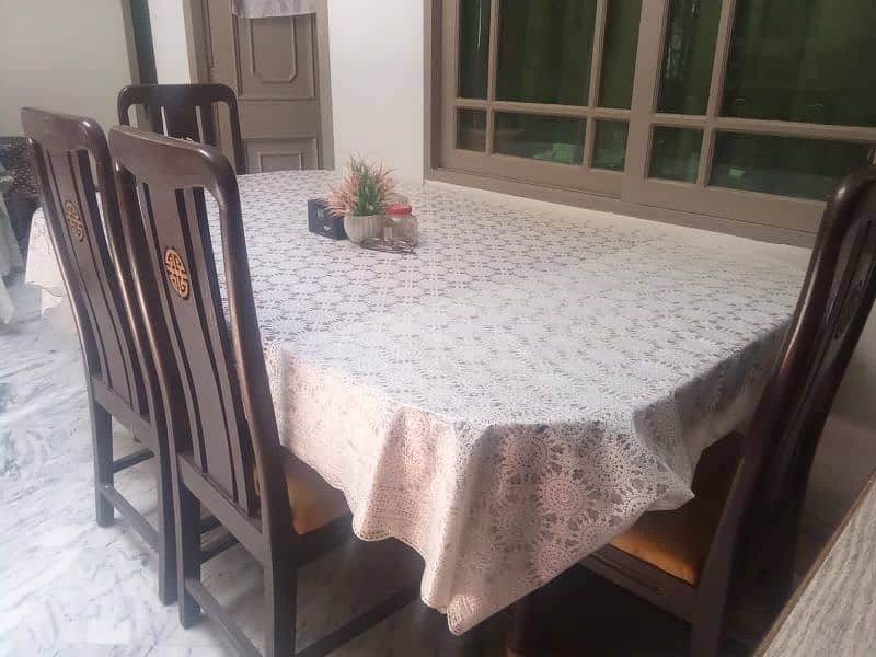 6 seater Dining table for sale 2