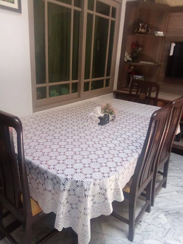 6 seater Dining table for sale 4