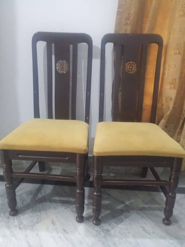 6 seater Dining table for sale 6