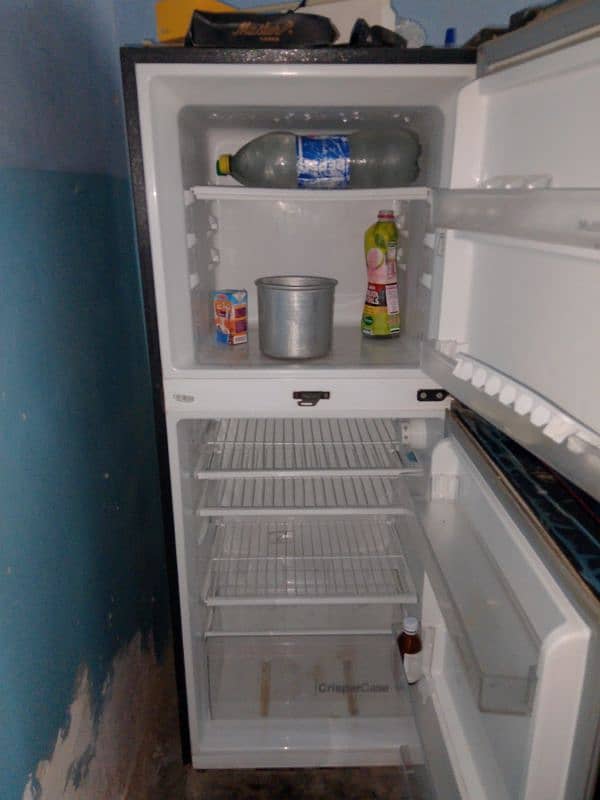 "Dawlance Refrigerator Available for Sale – In Excellent Condition!" 2