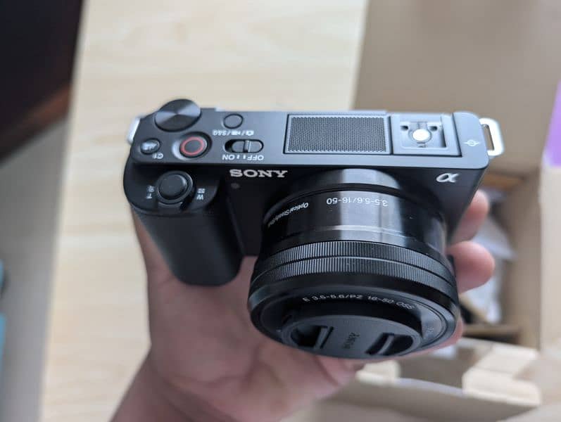 Sony Zv E10 with 16-50 mm lens. 0