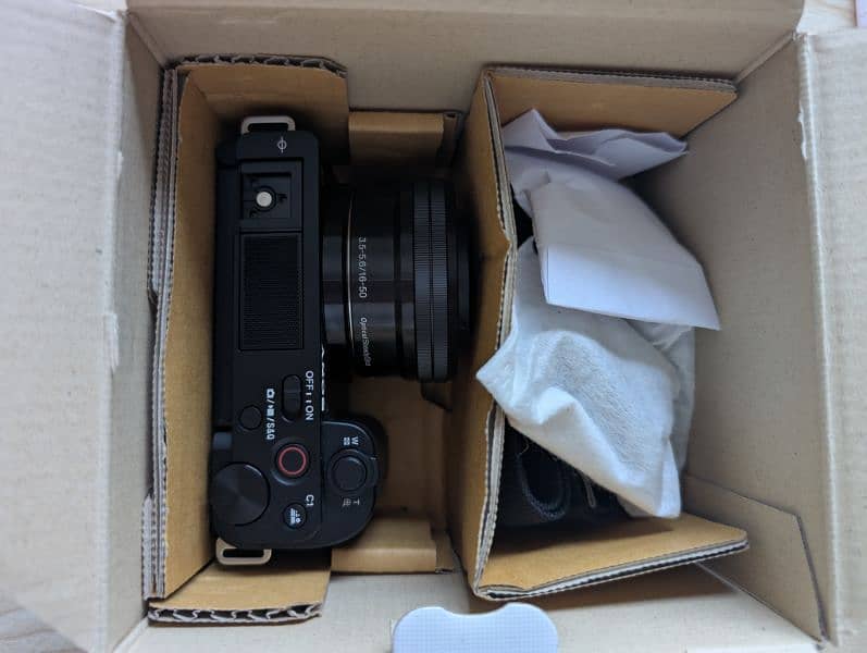 Sony Zv E10 with 16-50 mm lens. 1