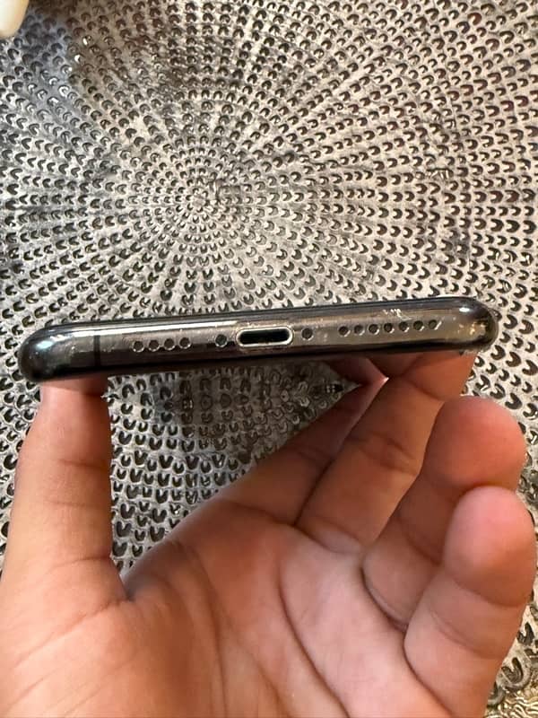 iPhone XS Max for sale one (1) hand used 1