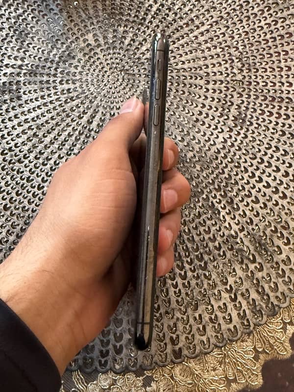iPhone XS Max for sale one (1) hand used 3